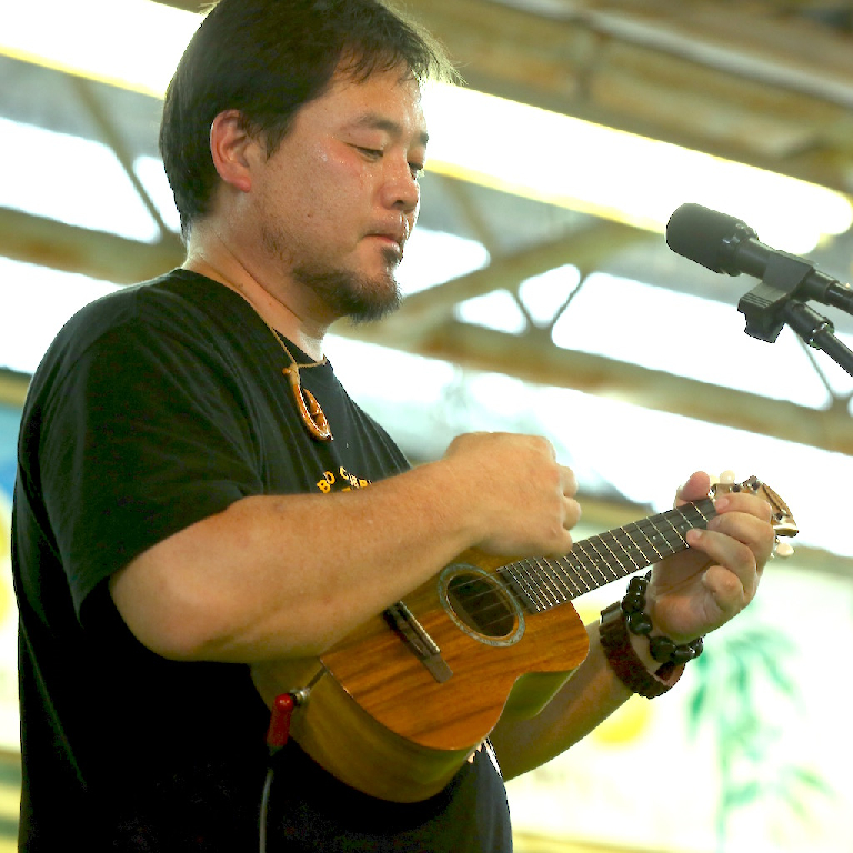 初心者大歓迎!!誰でも簡単ウクレレ教室の講師紹介